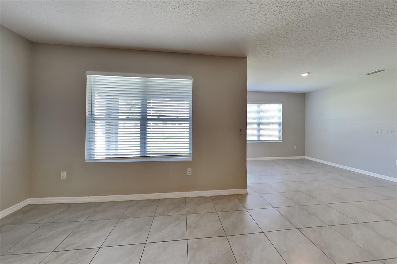 O6444428 Property Photo 3