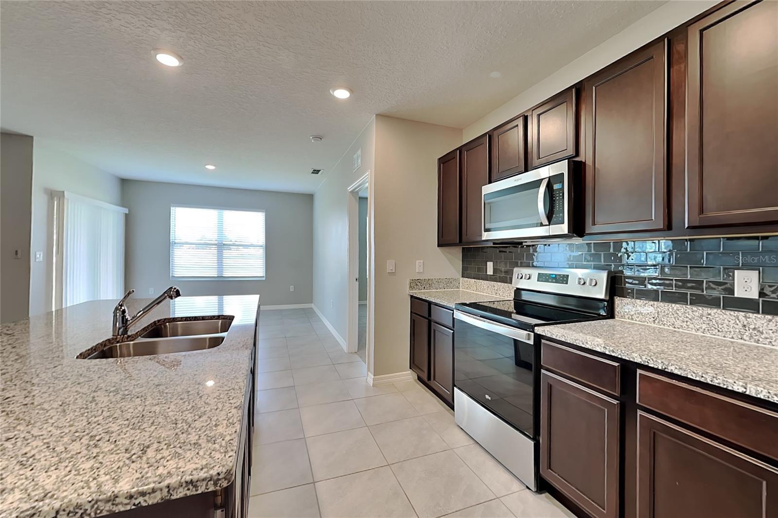 O6444428 Property Photo 5