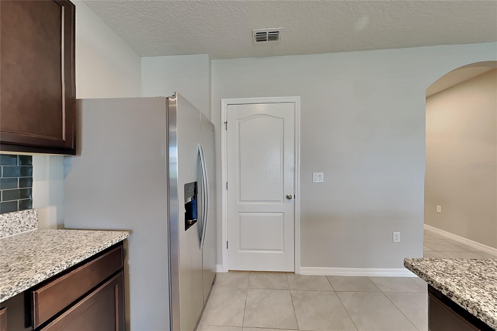 O6444428 Property Photo 6