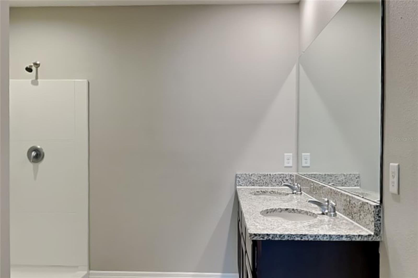 O6444428 Property Photo 8