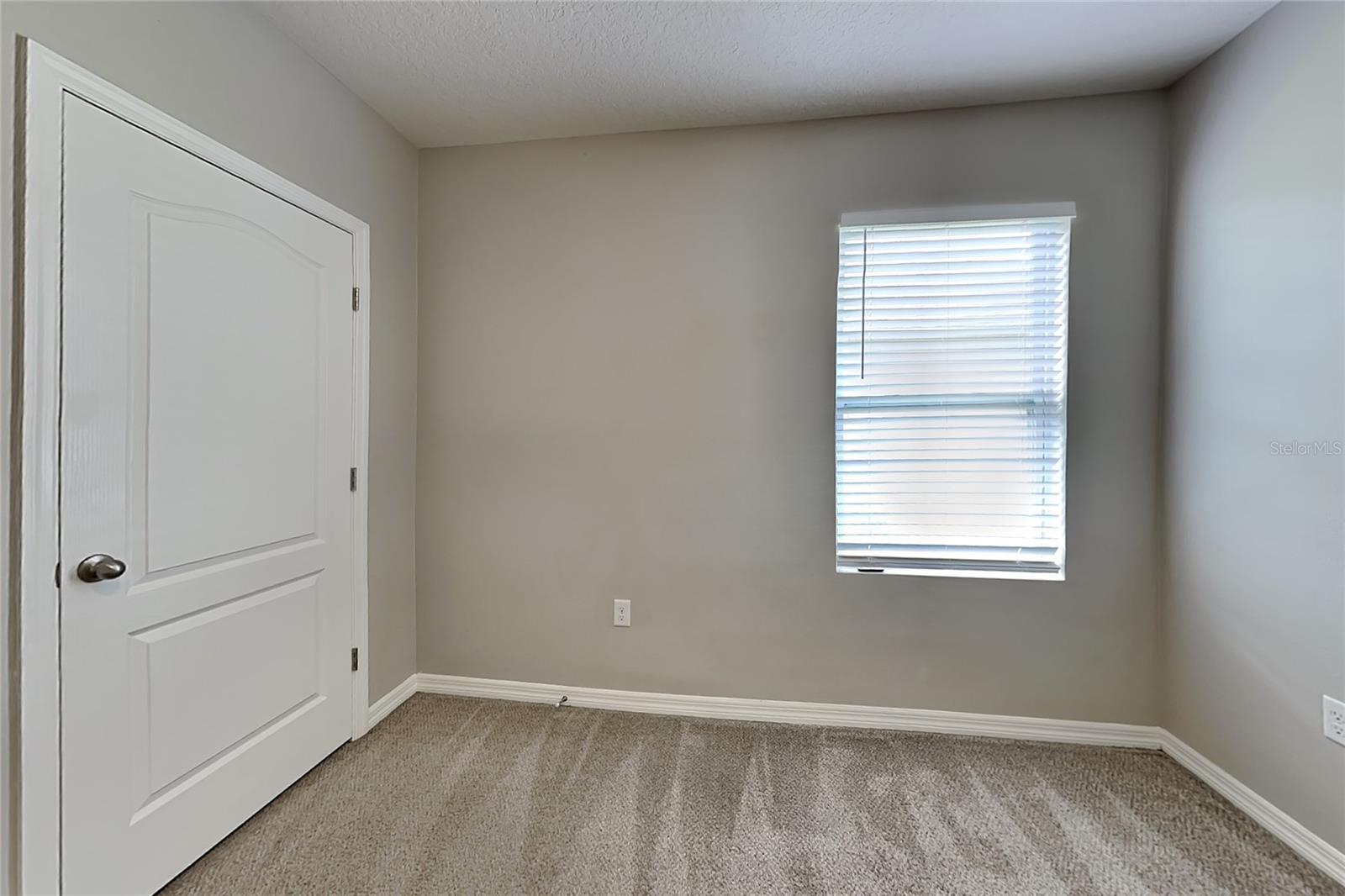 O6444428 Property Photo 11