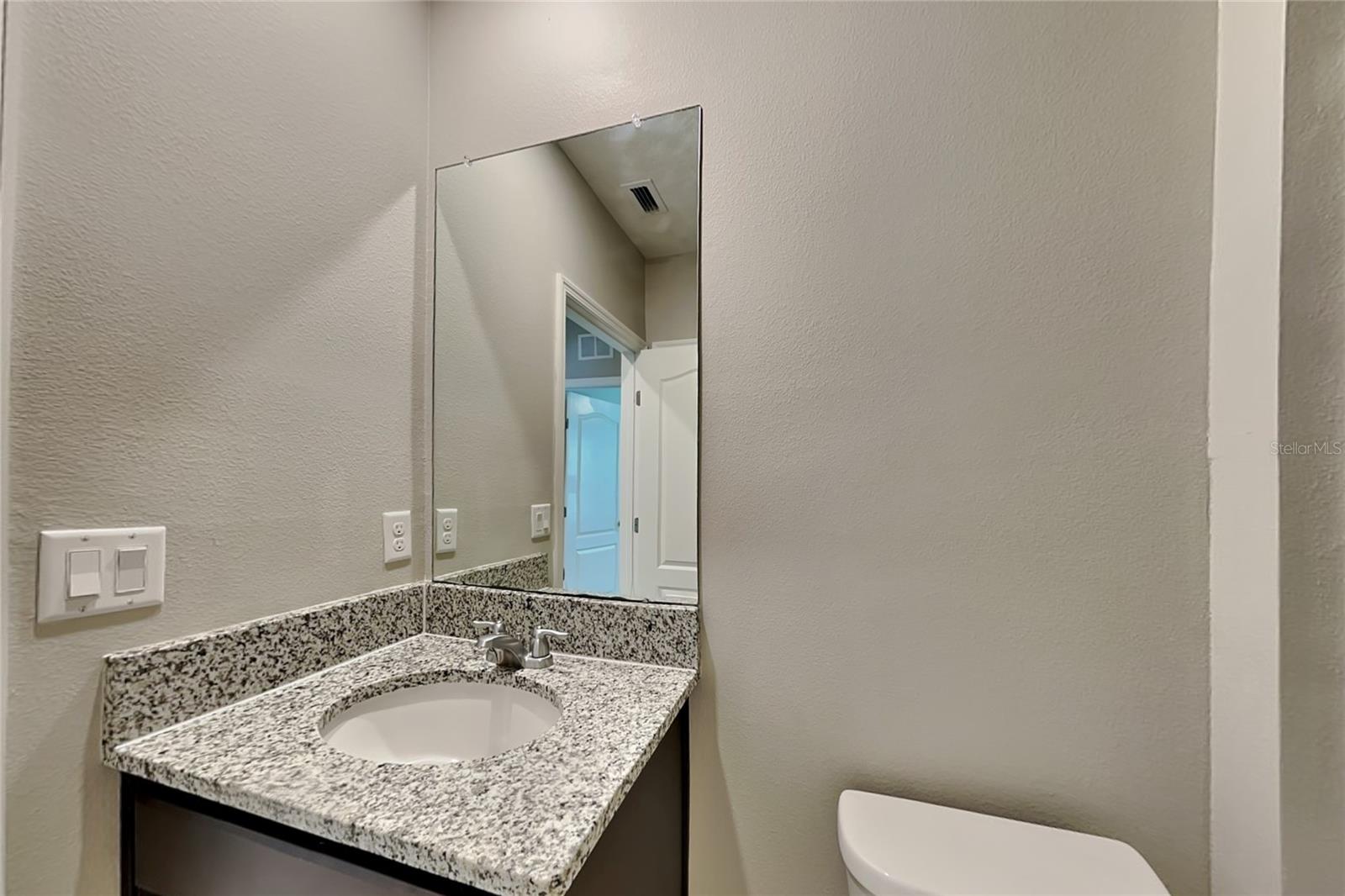 O6444428 Property Photo 13