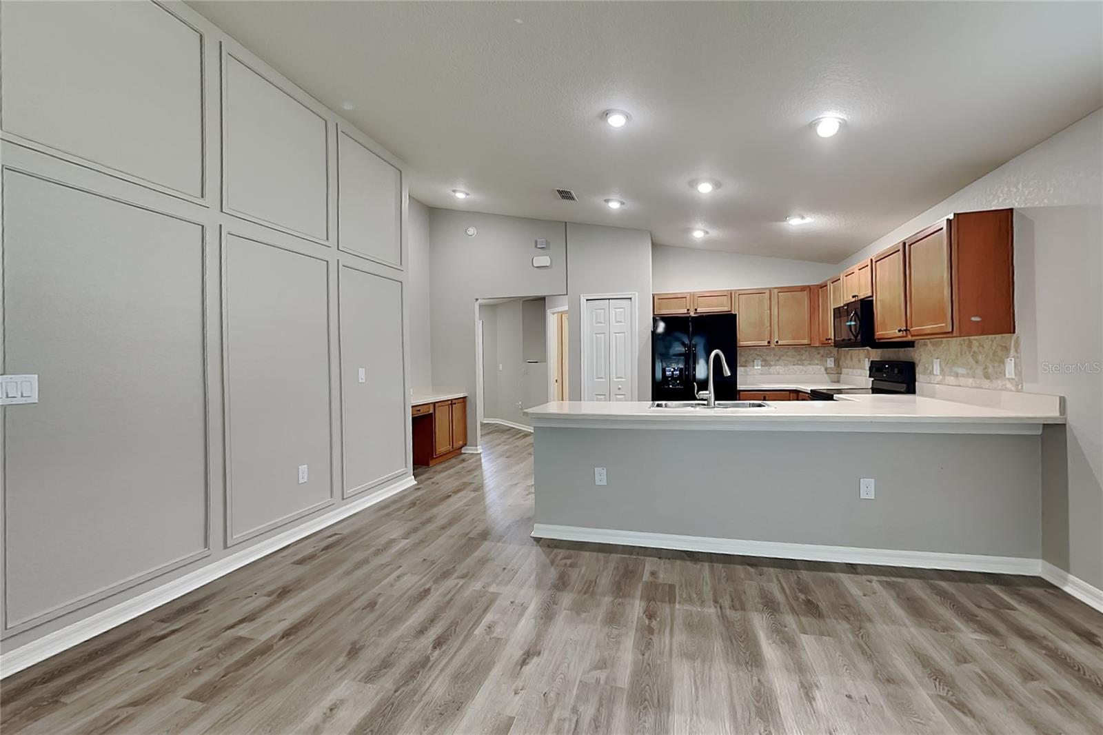 O6444429 Property Photo 2