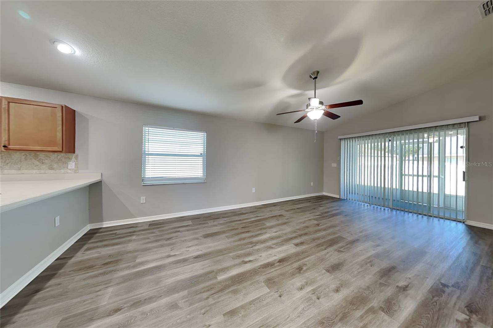 O6444429 Property Photo 3