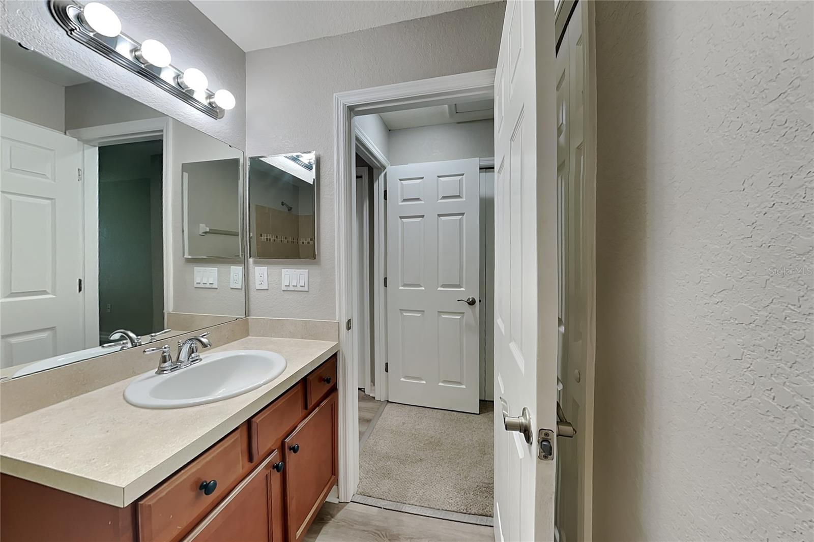 O6444429 Property Photo 11