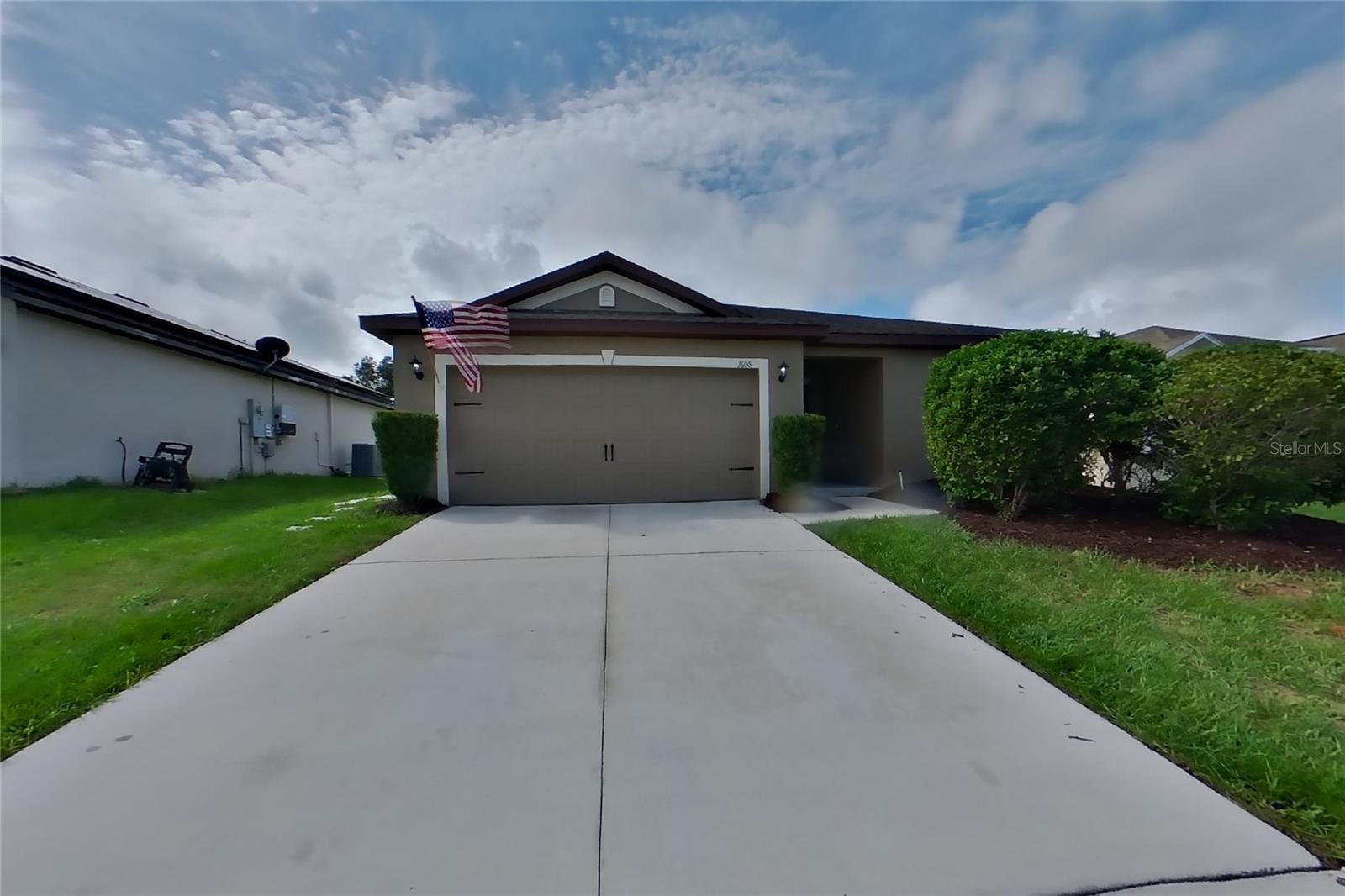 O6444431 Property Photo 1