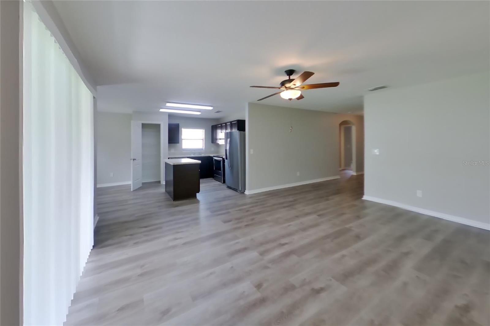 O6444431 Property Photo 3