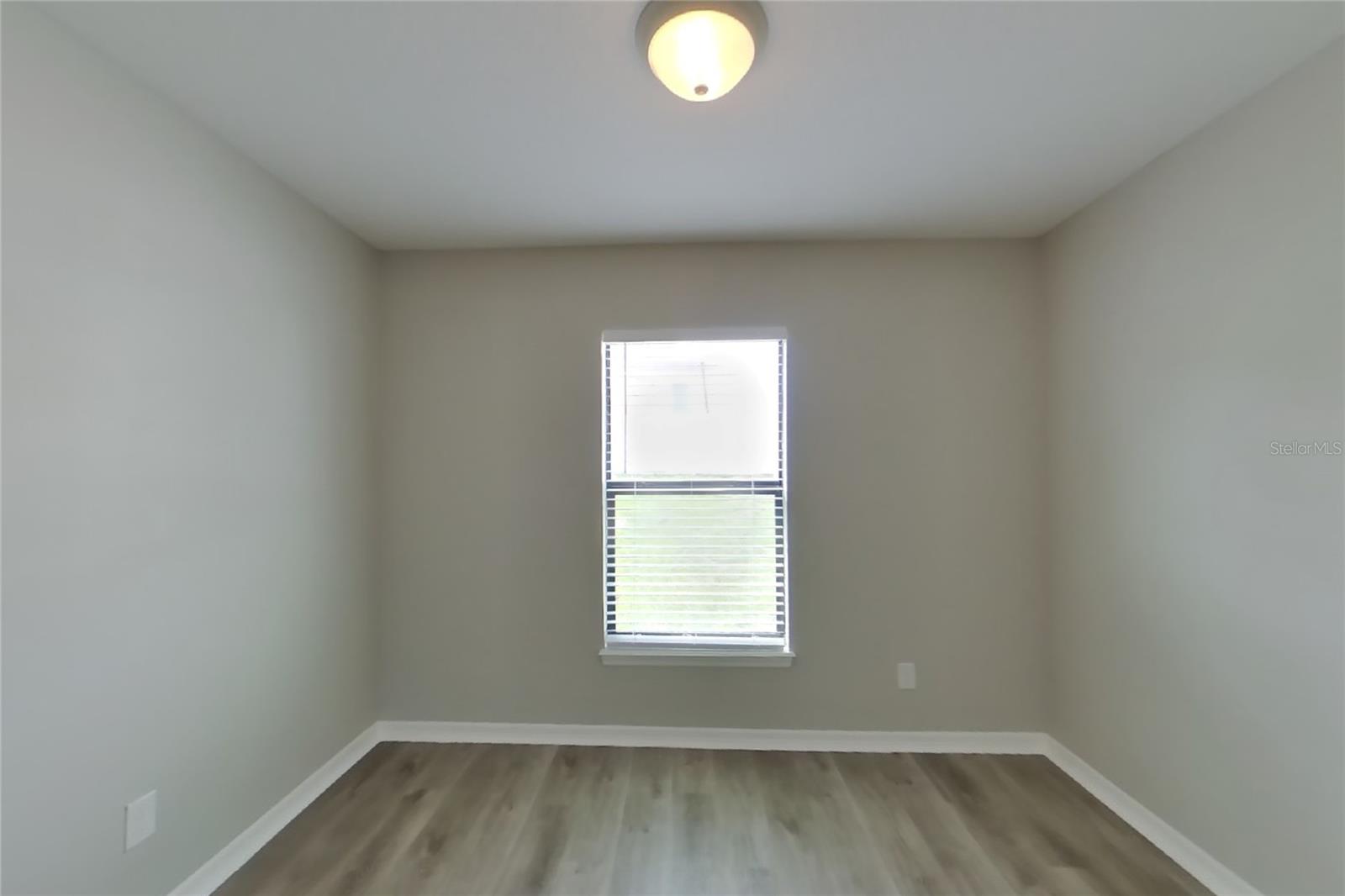 O6444431 Property Photo 4