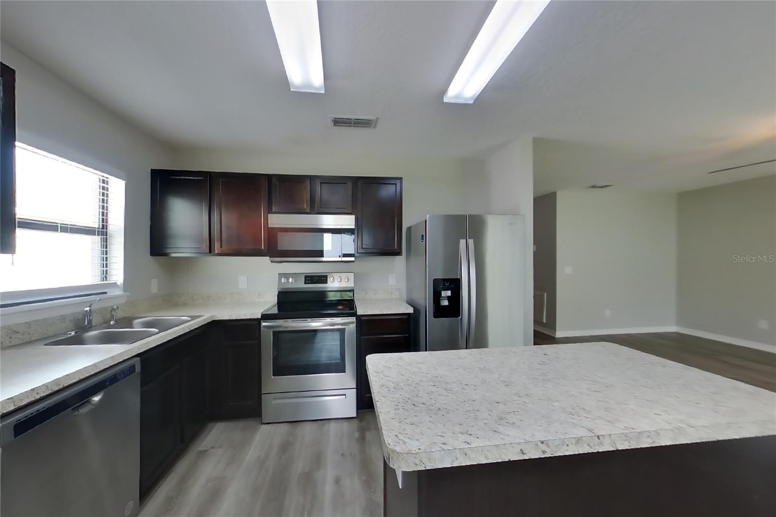 O6444431 Property Photo 5