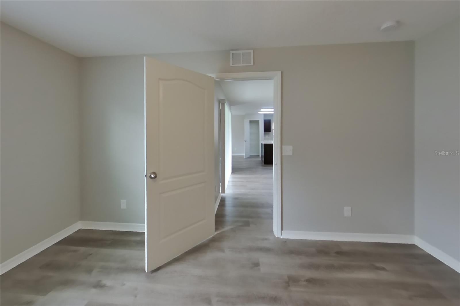 O6444431 Property Photo 7