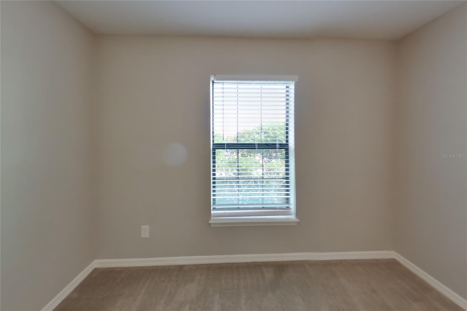 O6444431 Property Photo 9