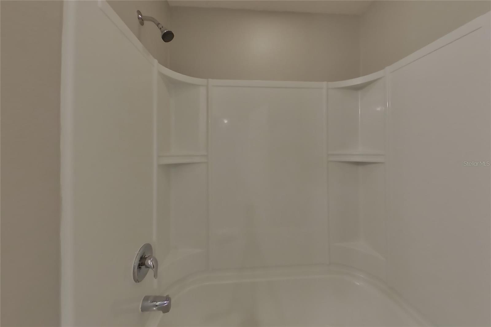 O6444431 Property Photo 12