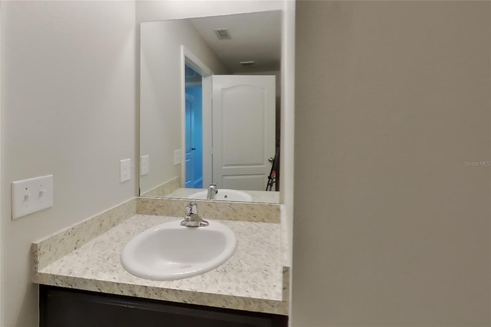 O6444431 Property Photo 13