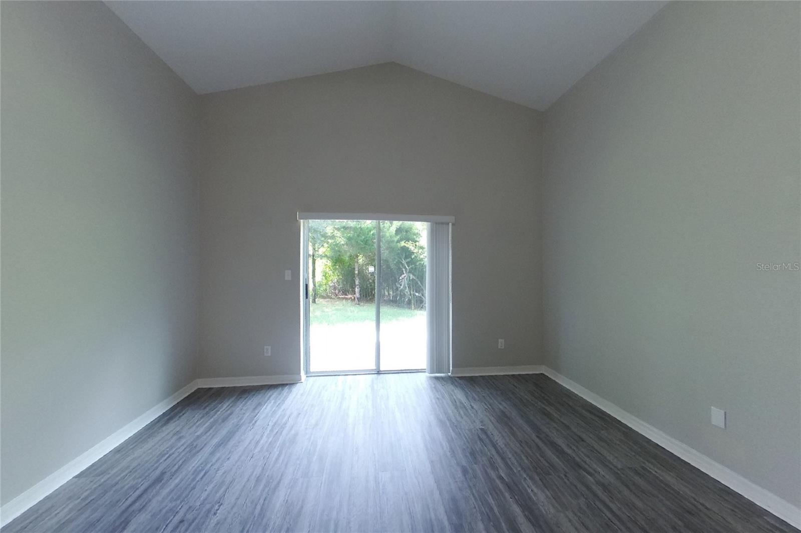 O6444435 Property Photo 3
