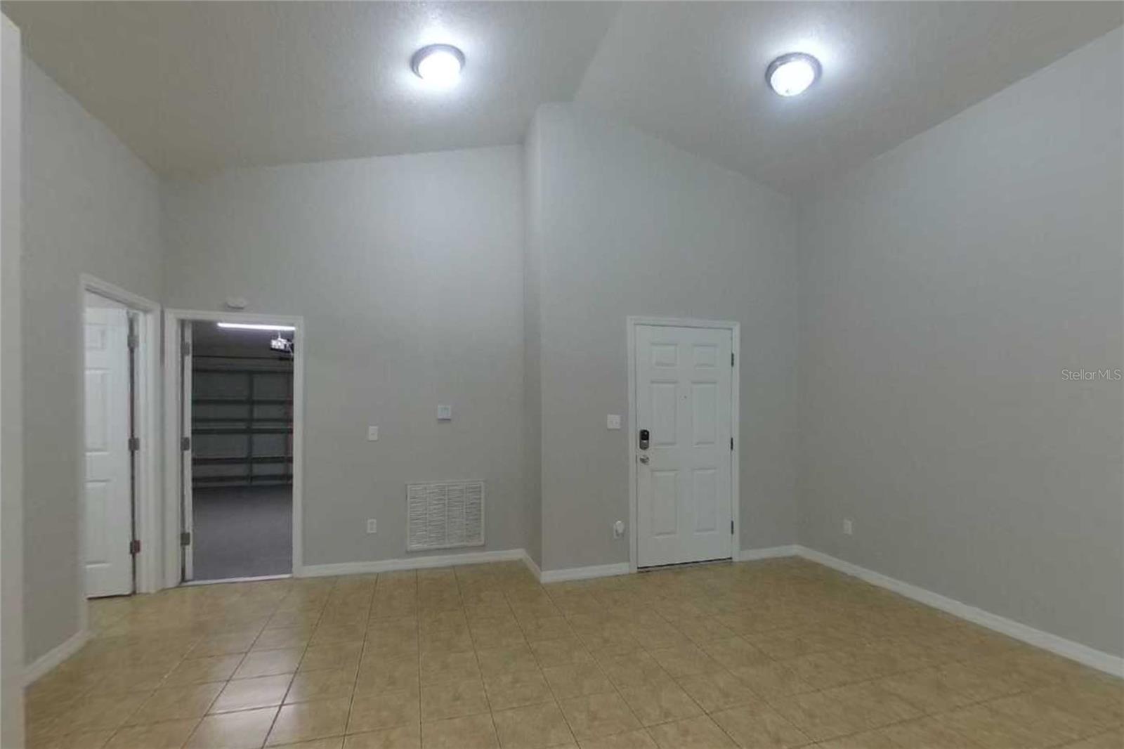 O6444435 Property Photo 4