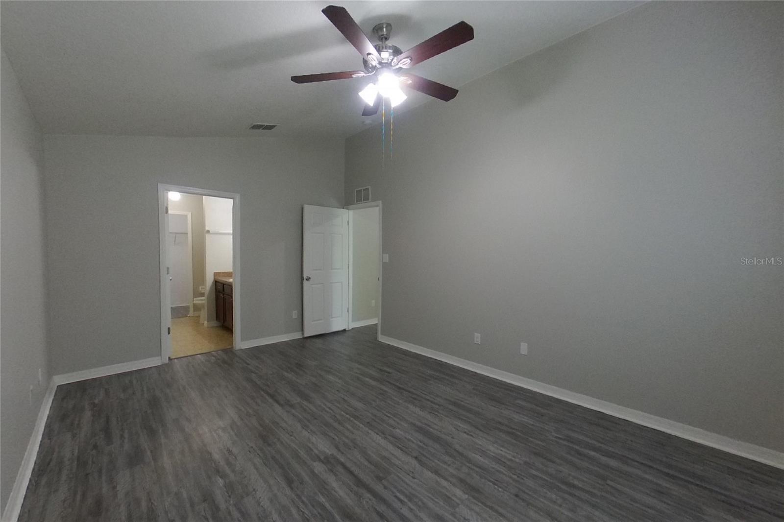 O6444435 Property Photo 7