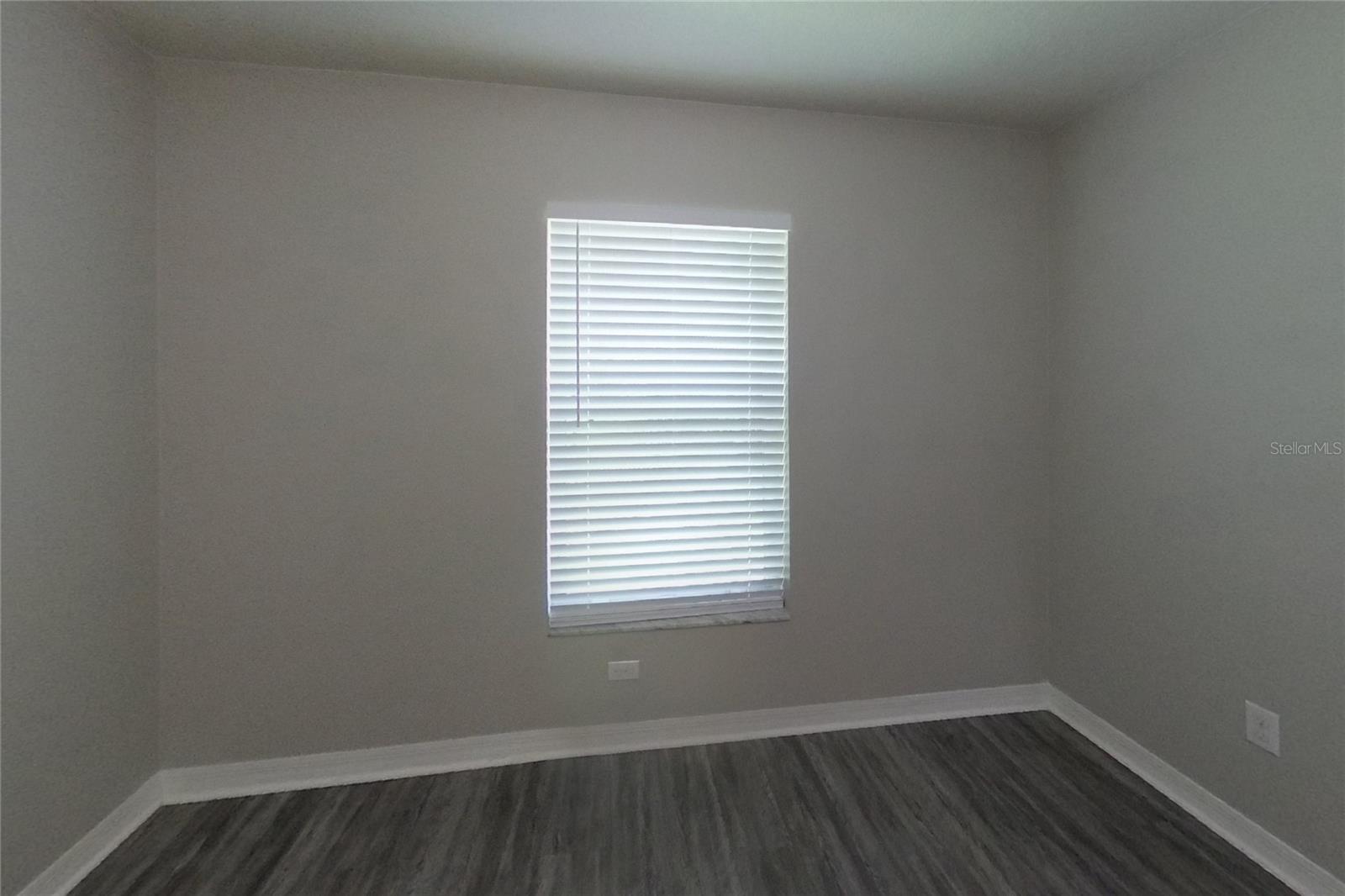 O6444435 Property Photo 9