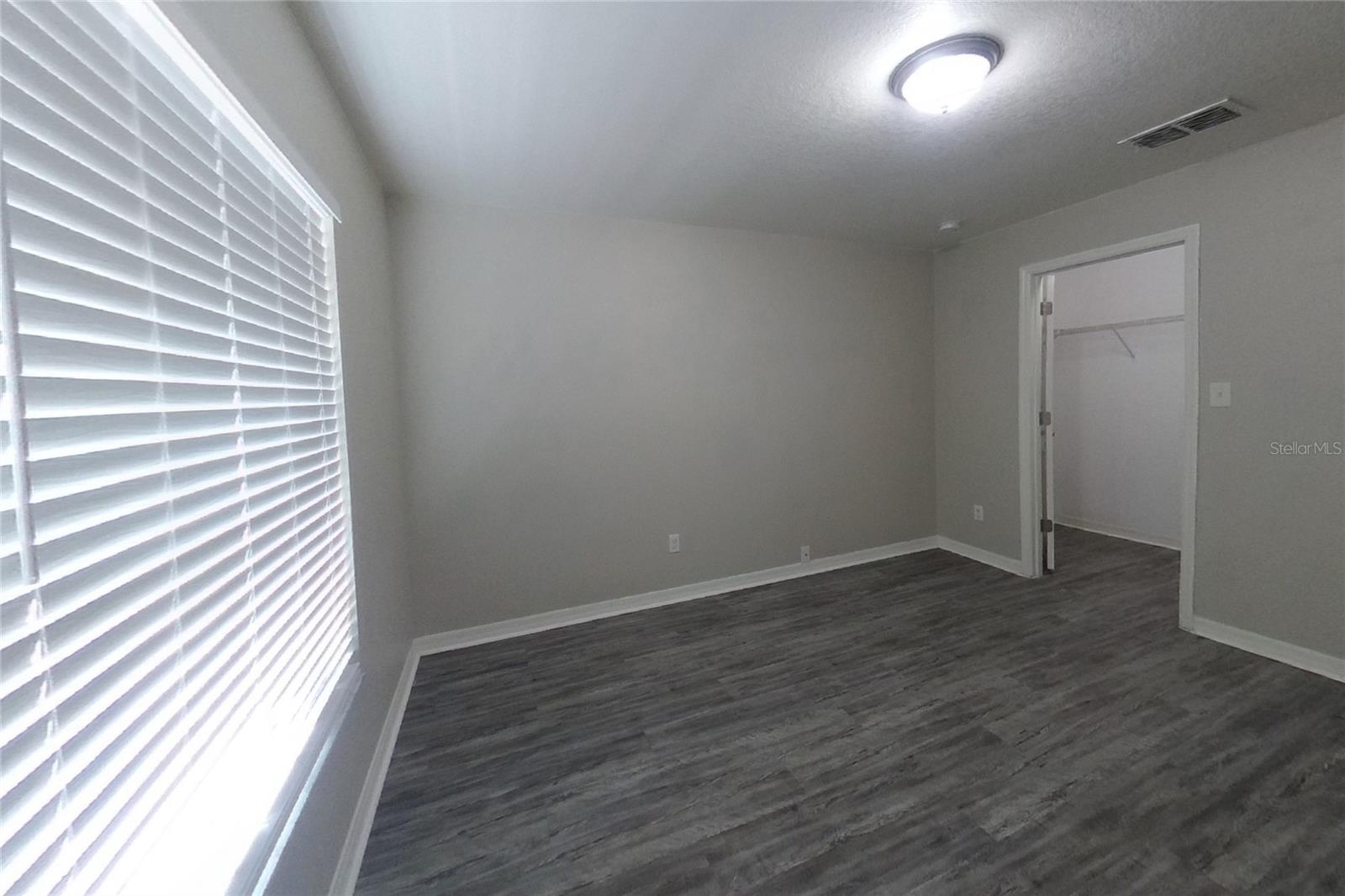 O6444435 Property Photo 11