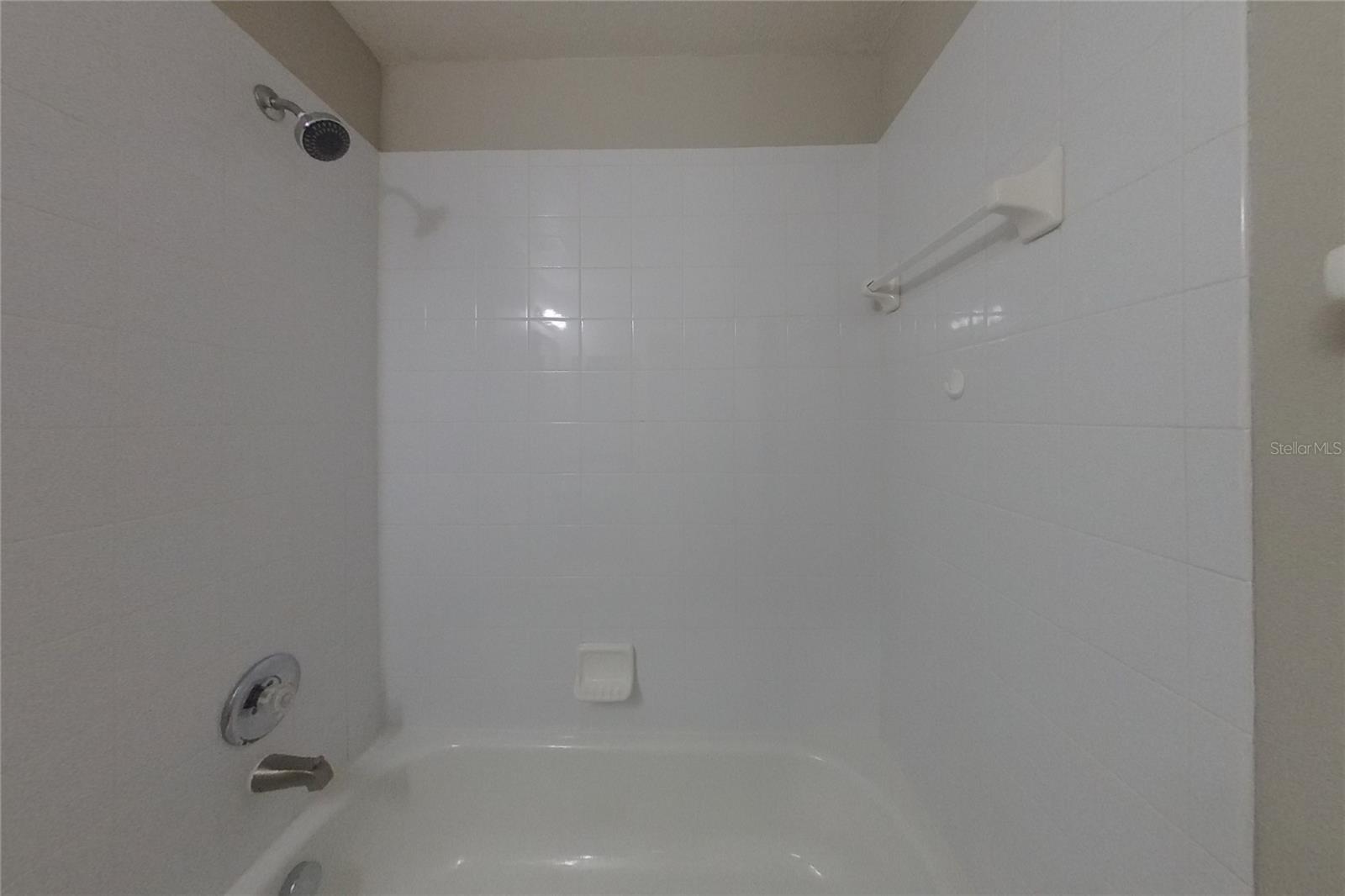 O6444435 Property Photo 14