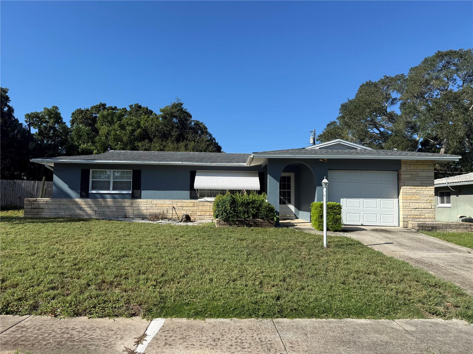 568 HILLCREST DR Property Photo 1
