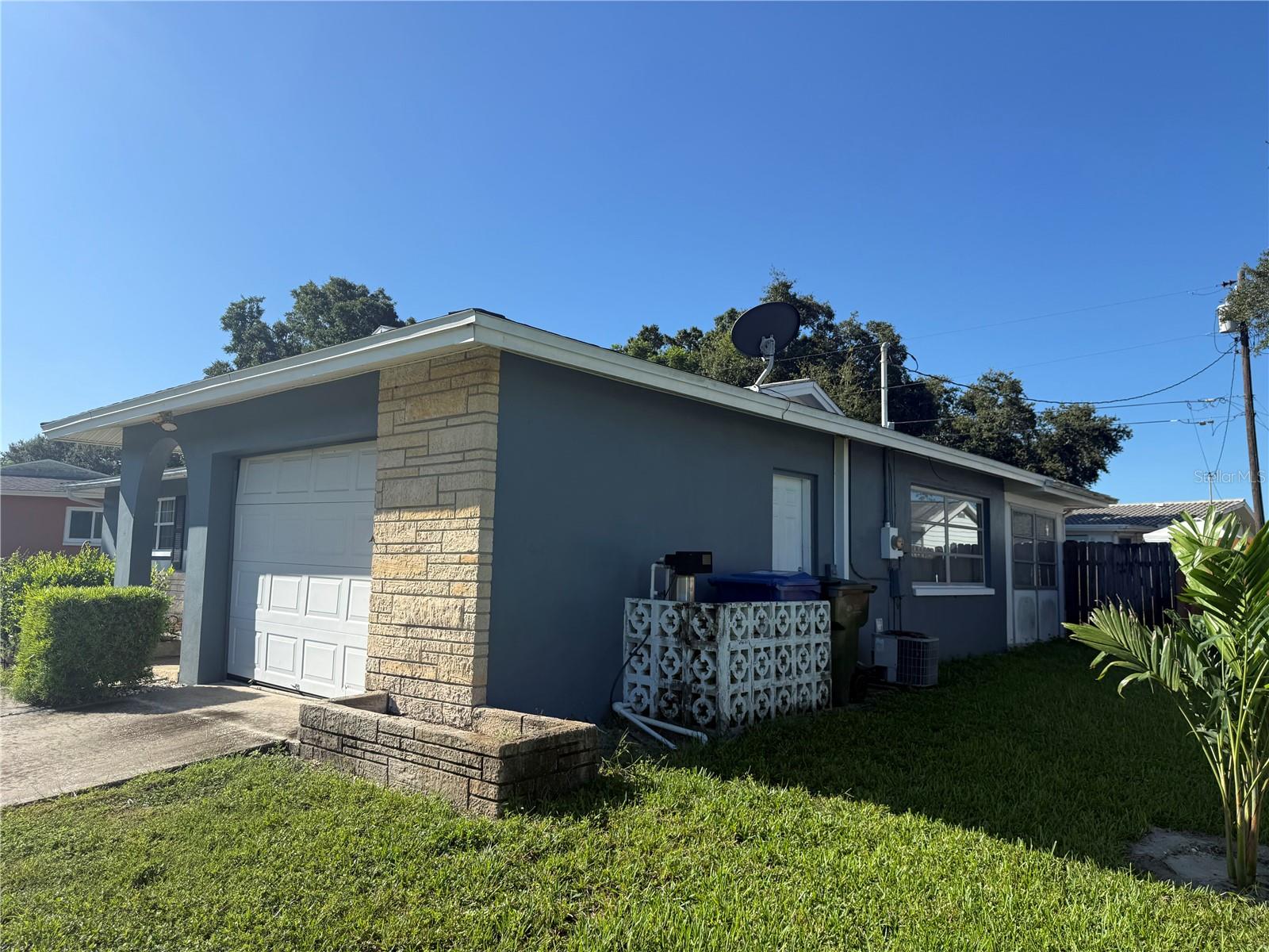 568 Hillcrest Dr Property Photo 5