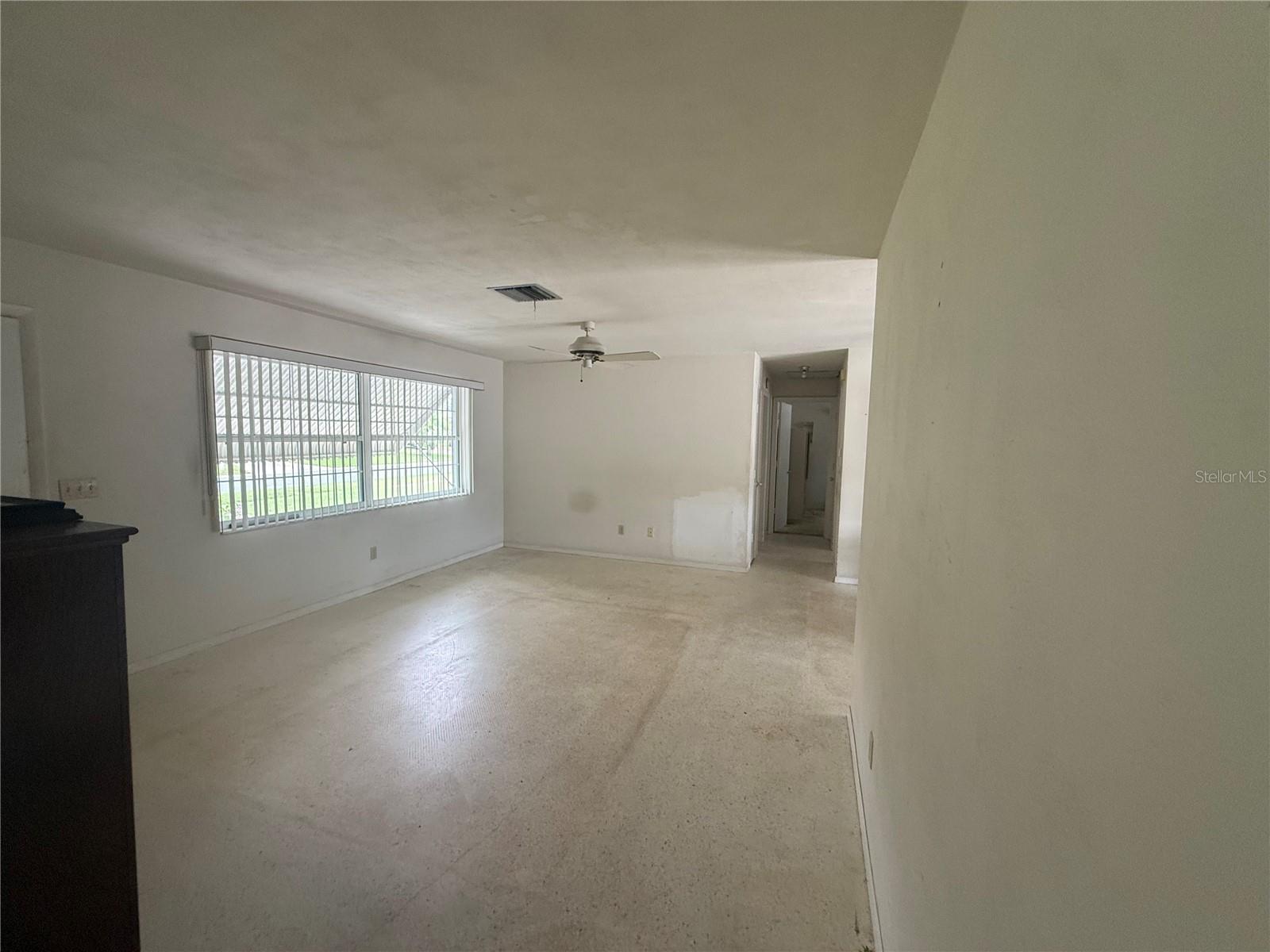 568 Hillcrest Dr Property Photo 7