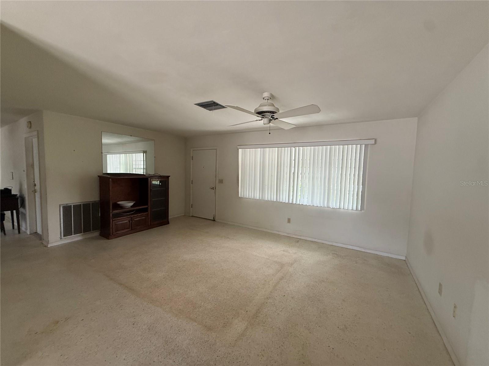 568 Hillcrest Dr Property Photo 9