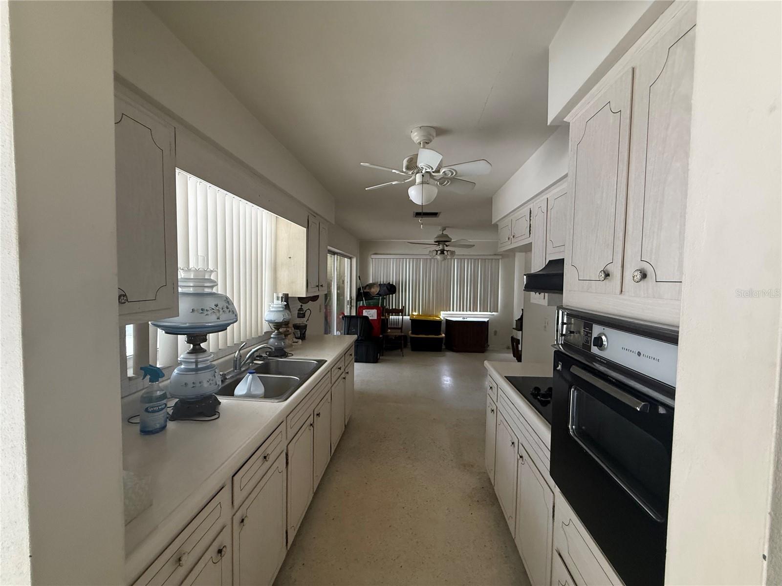 568 Hillcrest Dr Property Photo 14