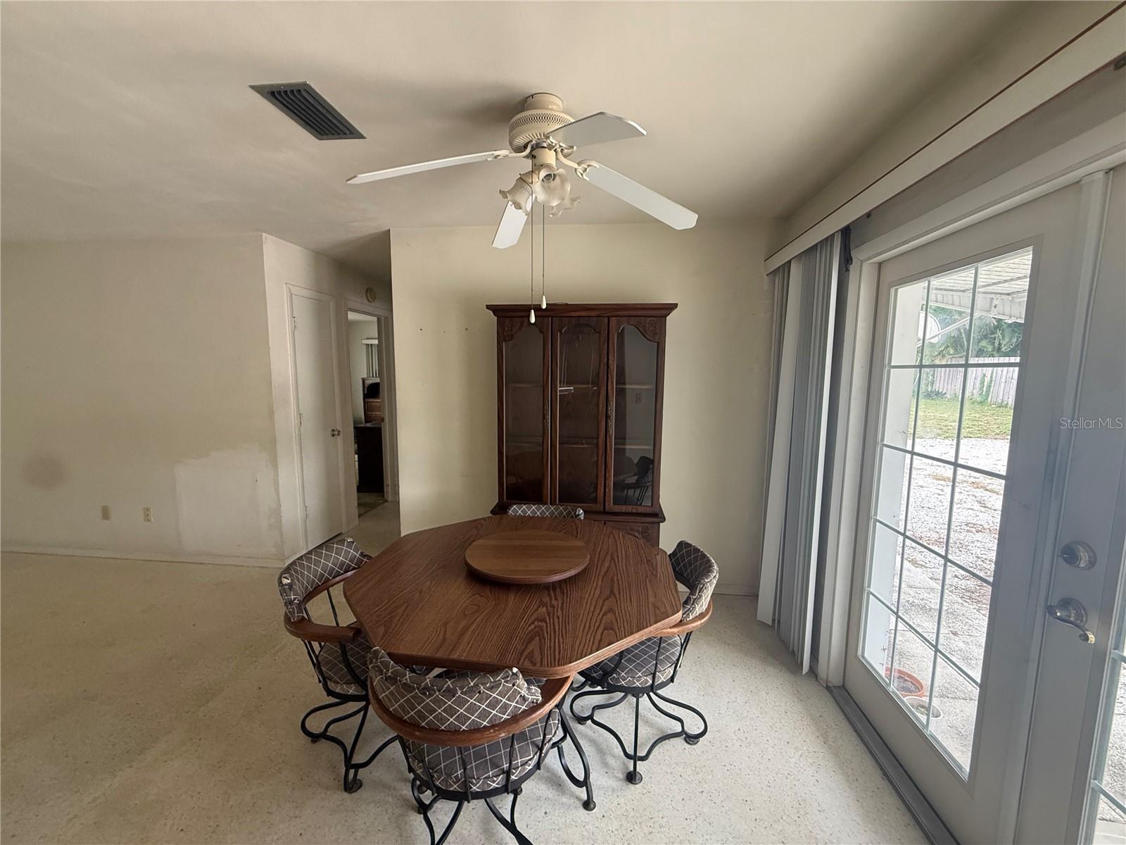568 Hillcrest Dr Property Photo 15