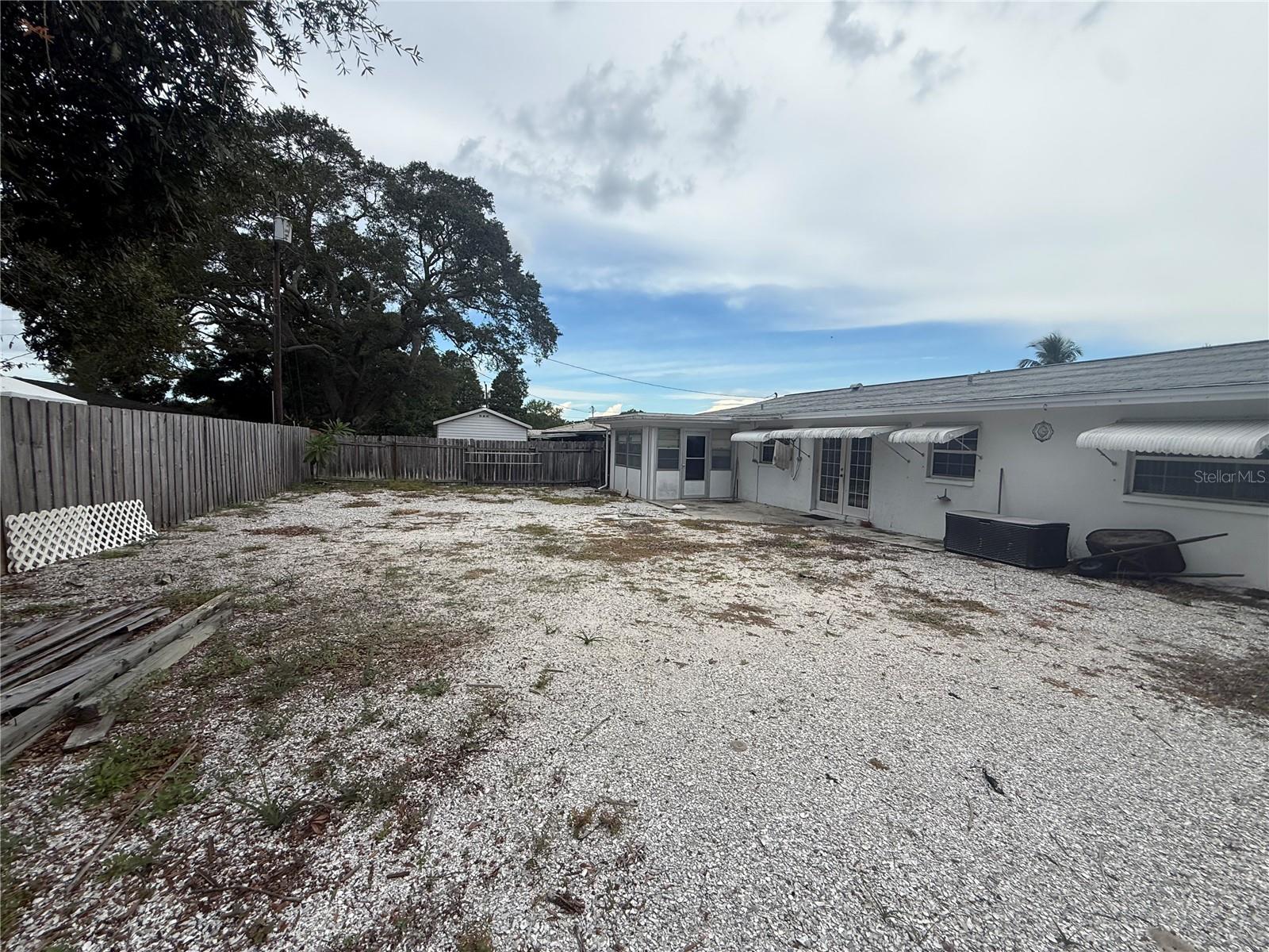 568 Hillcrest Dr Property Photo 22