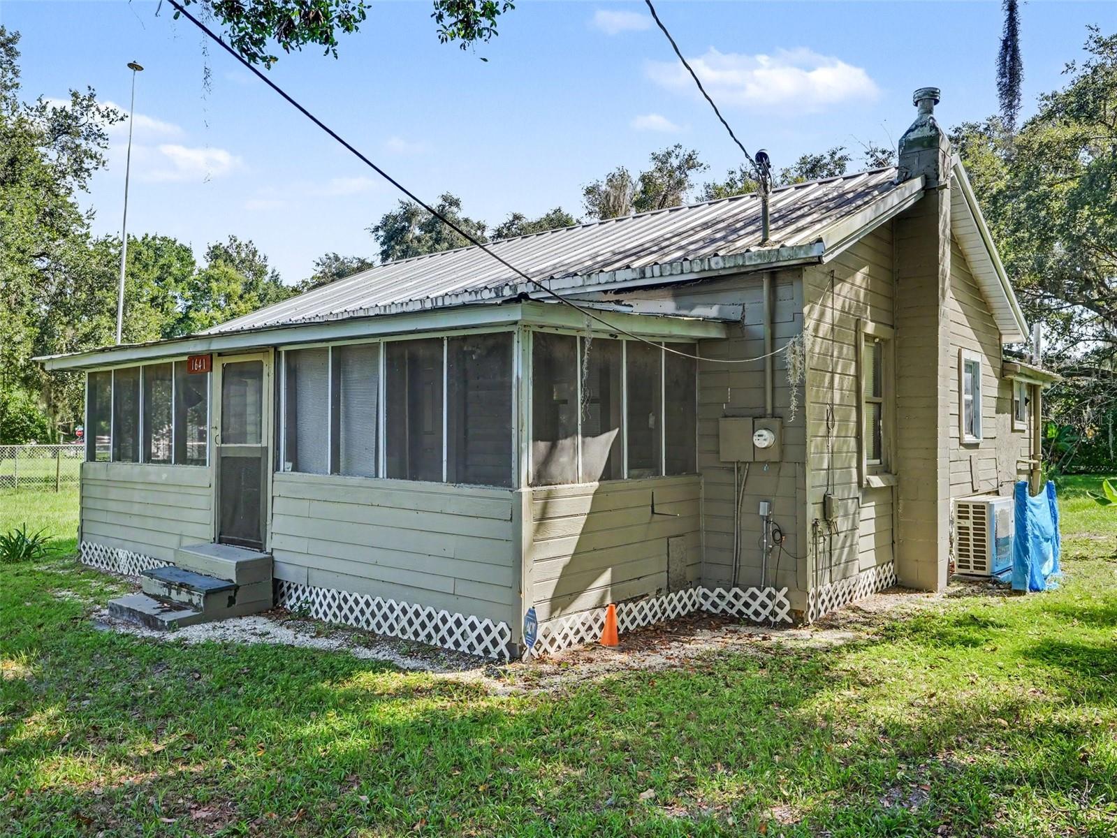 1641 Vintage St Property Photo 1