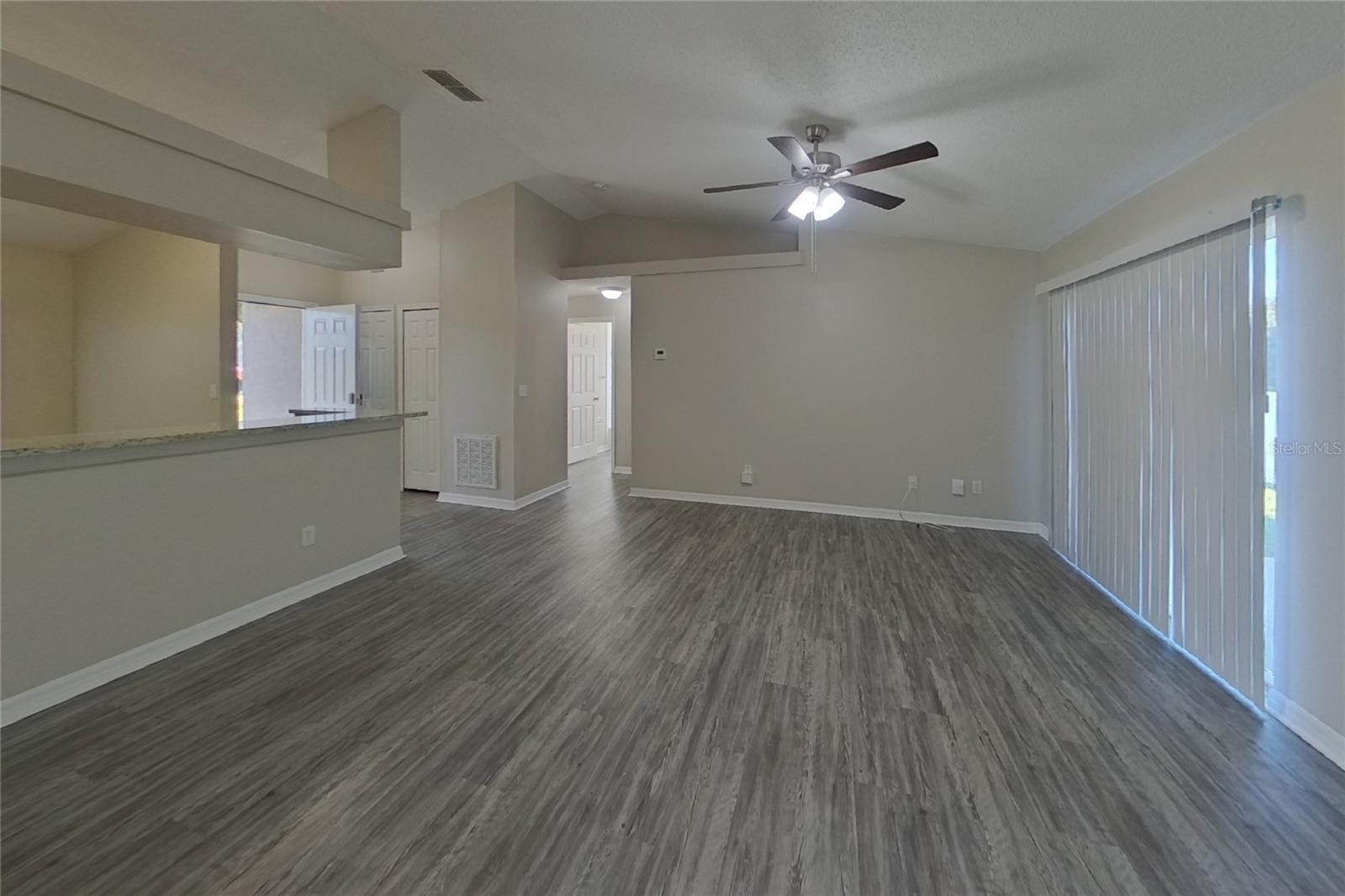 O6444480 Property Photo 2