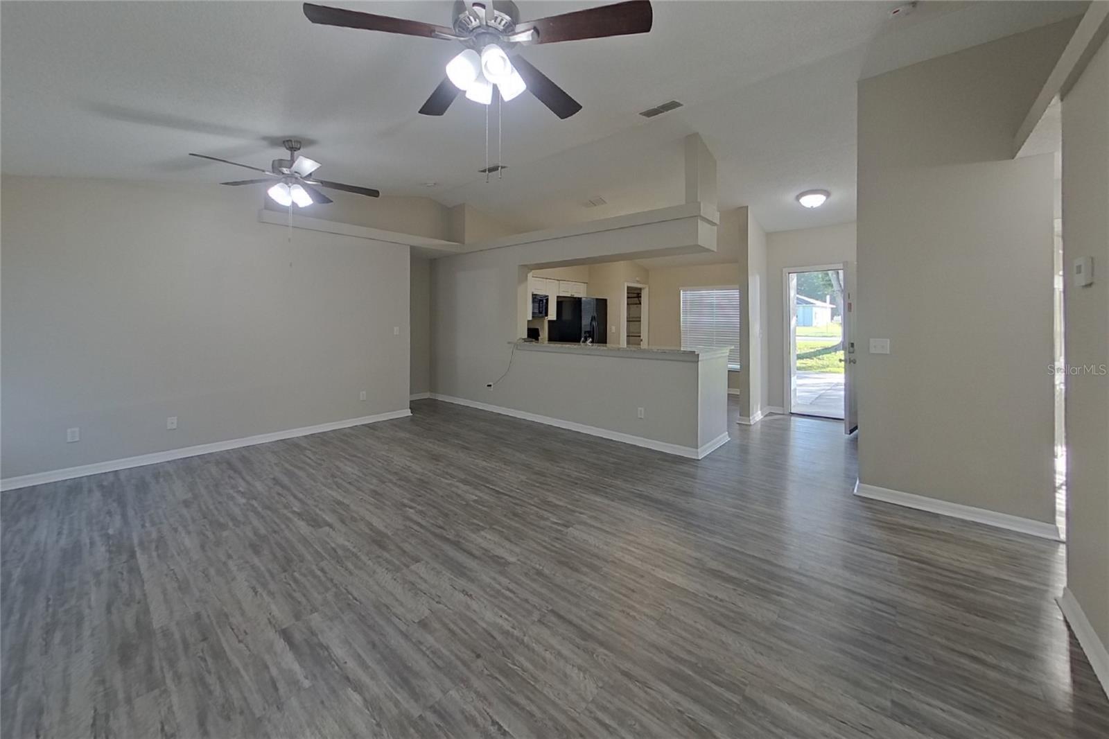 O6444480 Property Photo 3