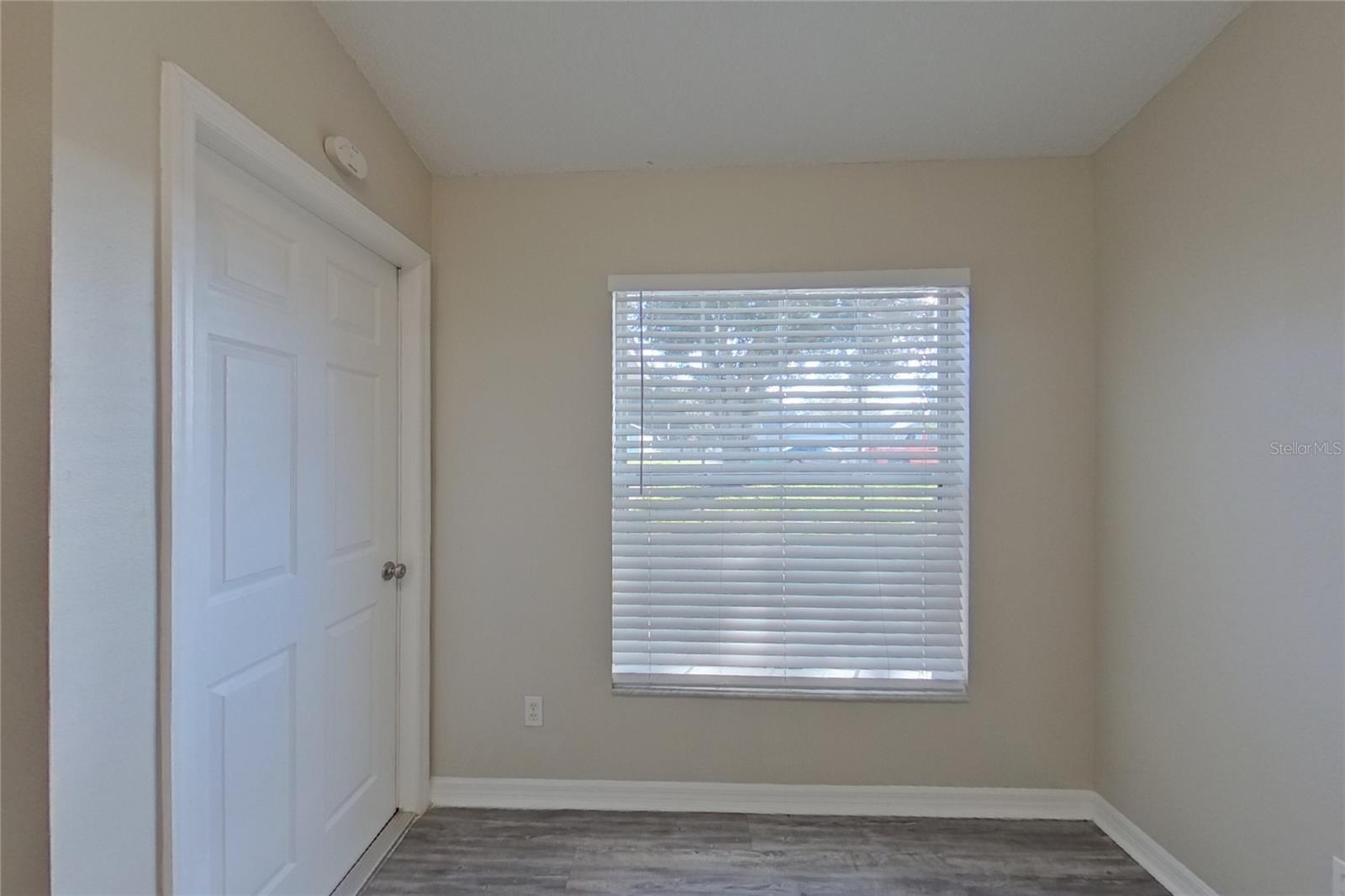 O6444480 Property Photo 4