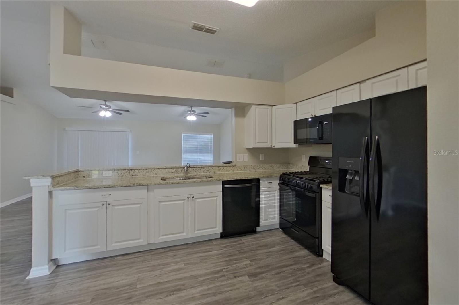 O6444480 Property Photo 5
