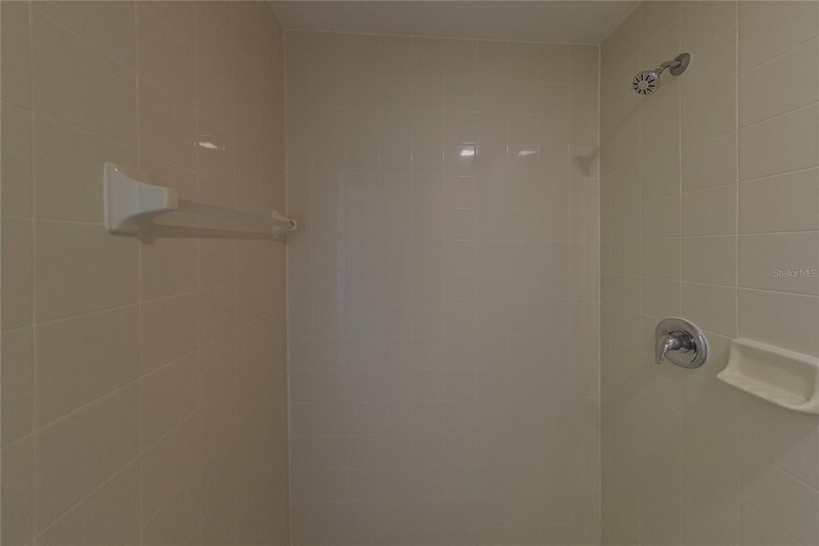 O6444480 Property Photo 9
