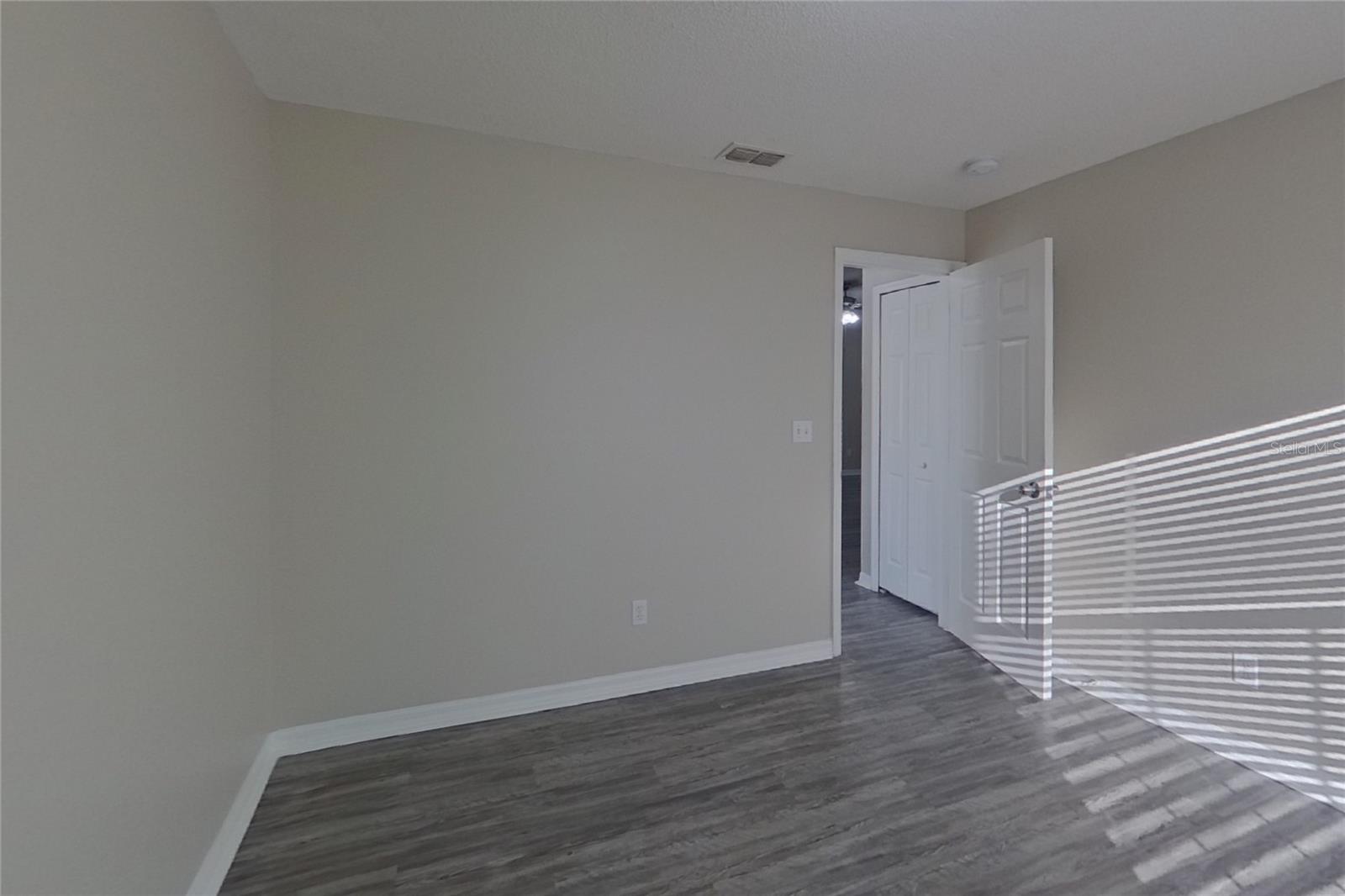 O6444480 Property Photo 11