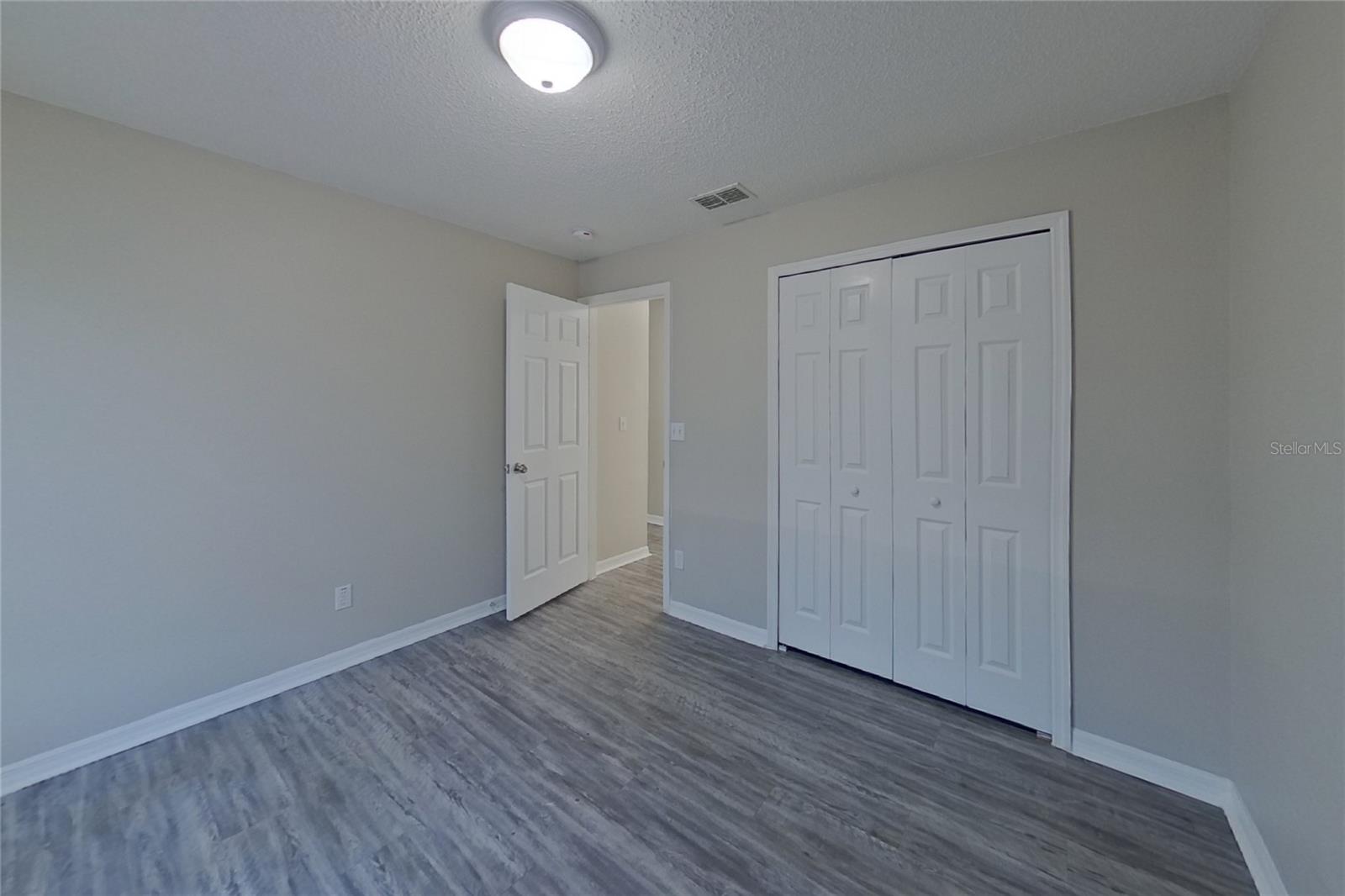 O6444480 Property Photo 12