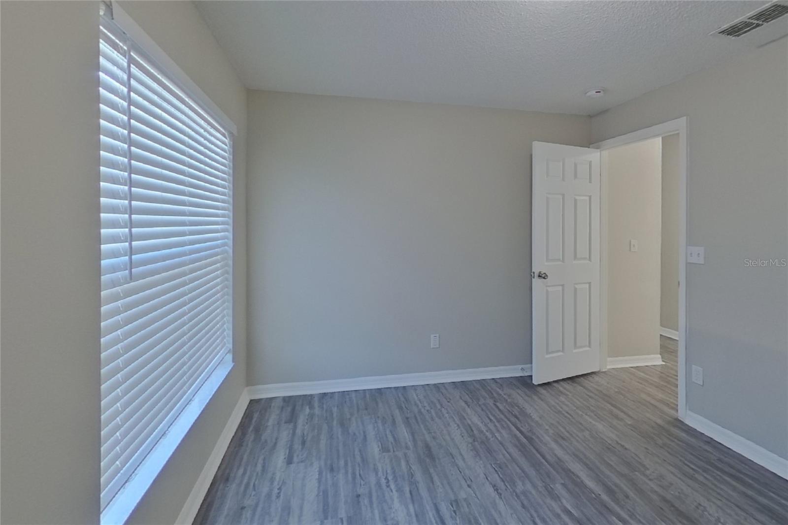 O6444480 Property Photo 13