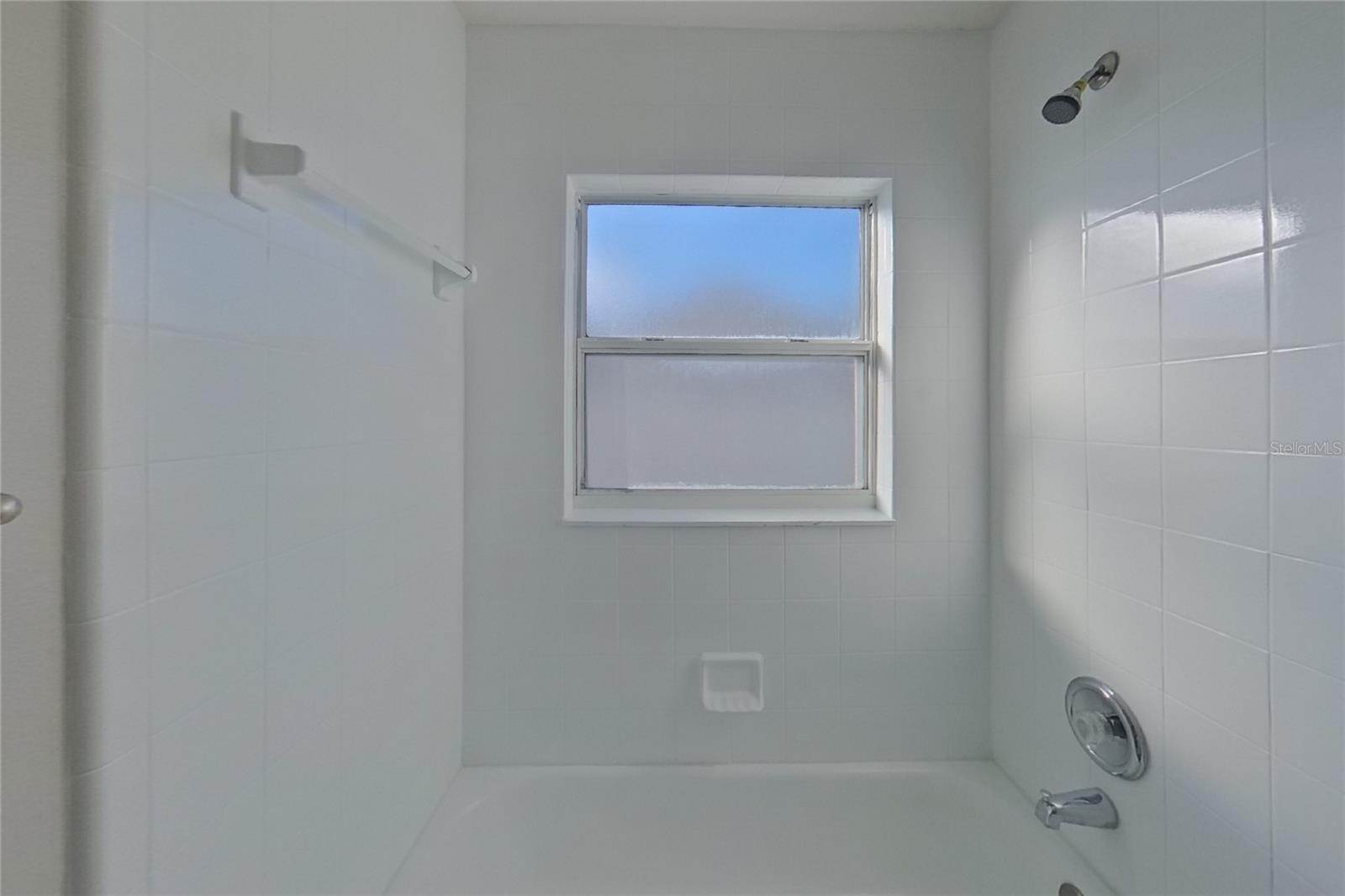 O6444480 Property Photo 15