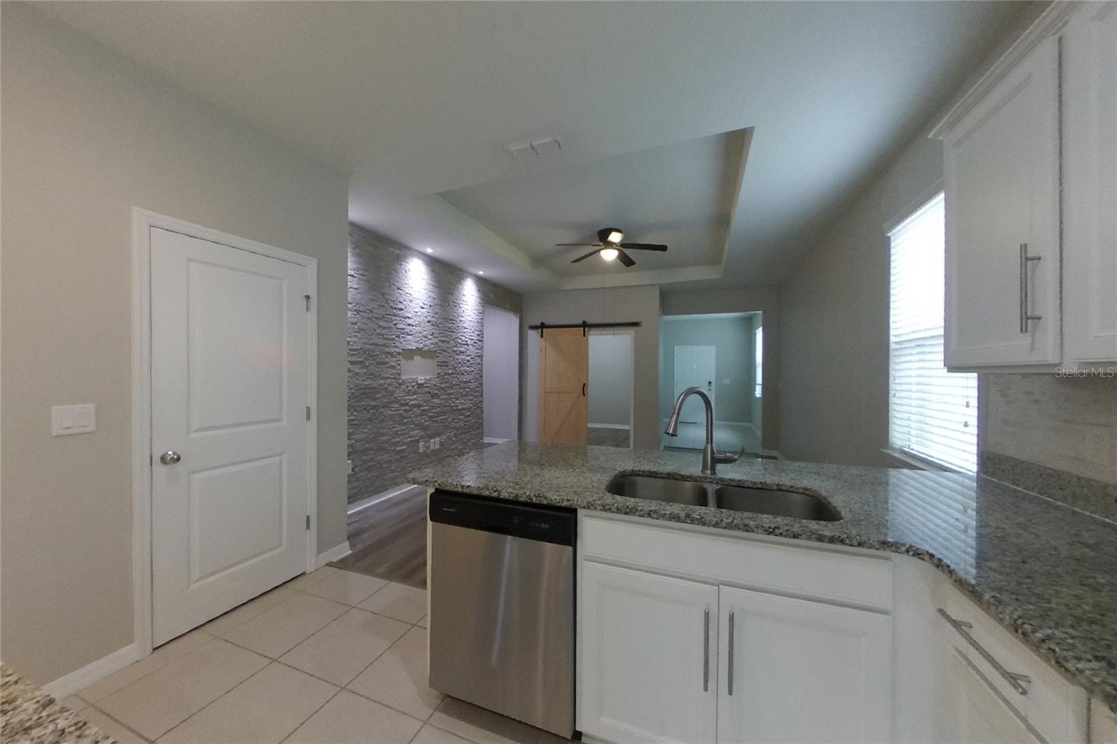 O6444489 Property Photo 6