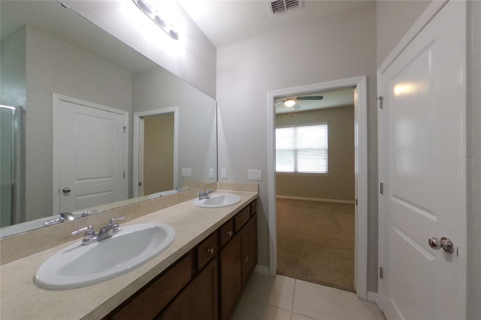 O6444489 Property Photo 8