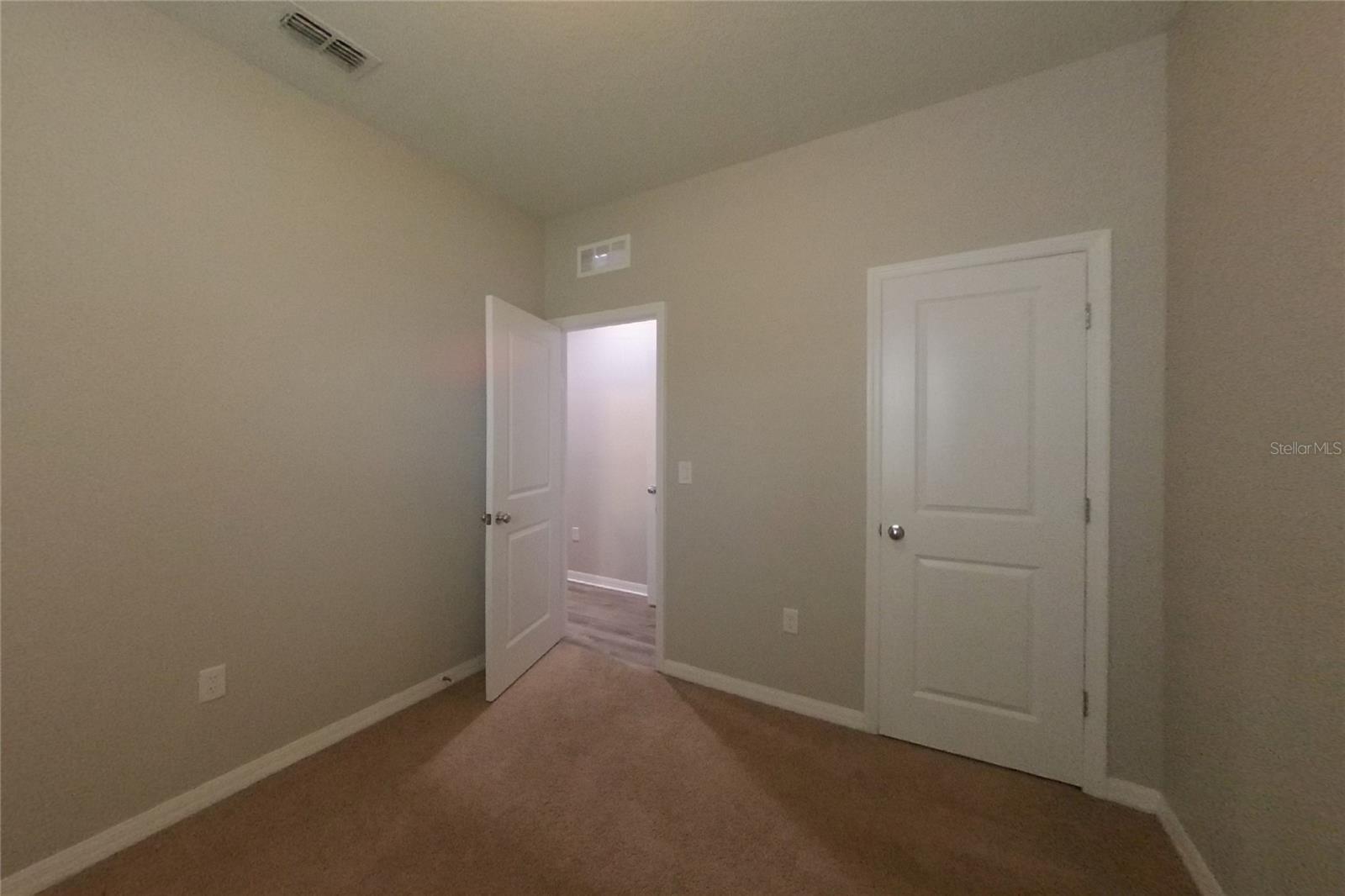 O6444489 Property Photo 11