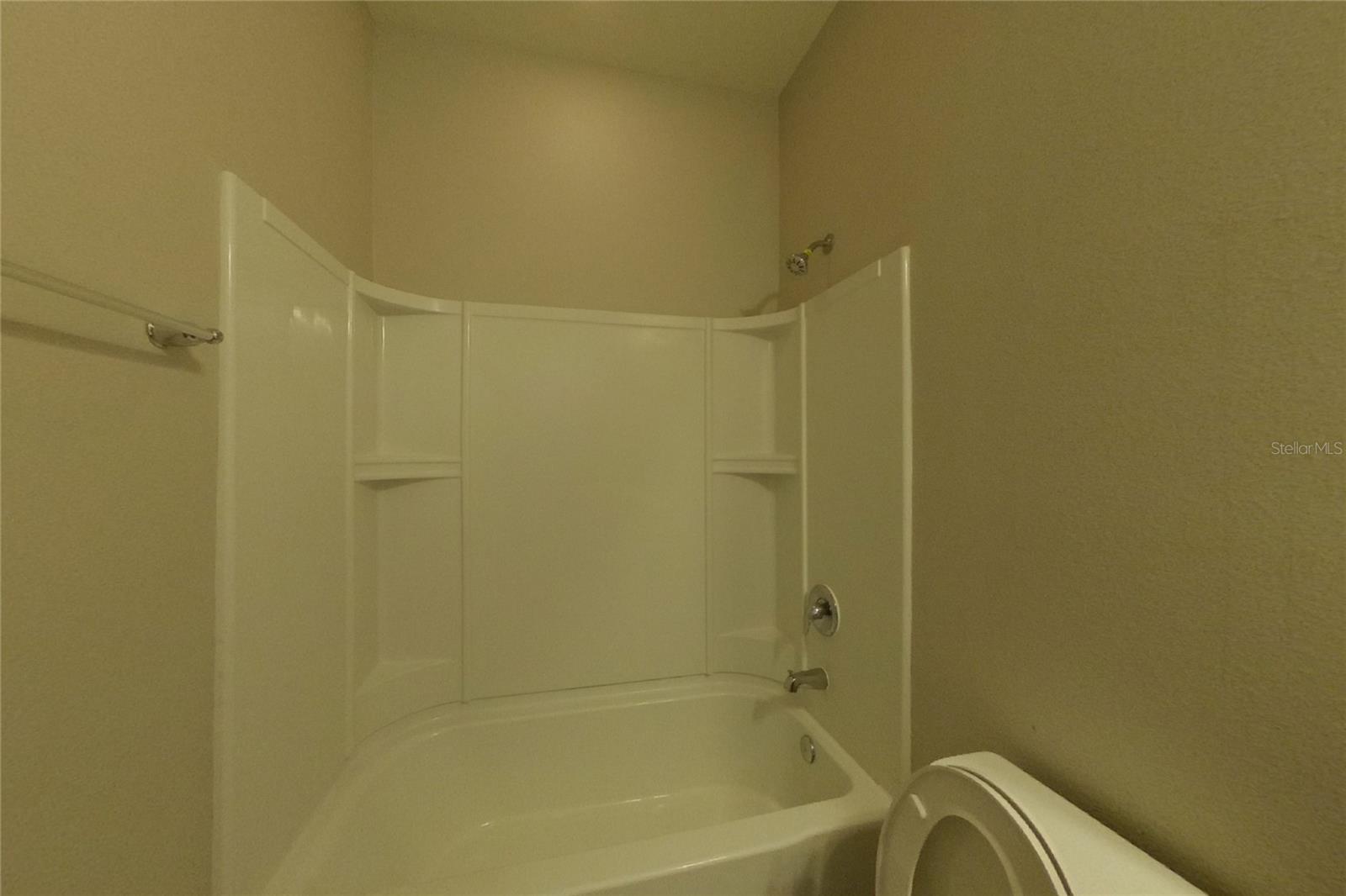 O6444489 Property Photo 14
