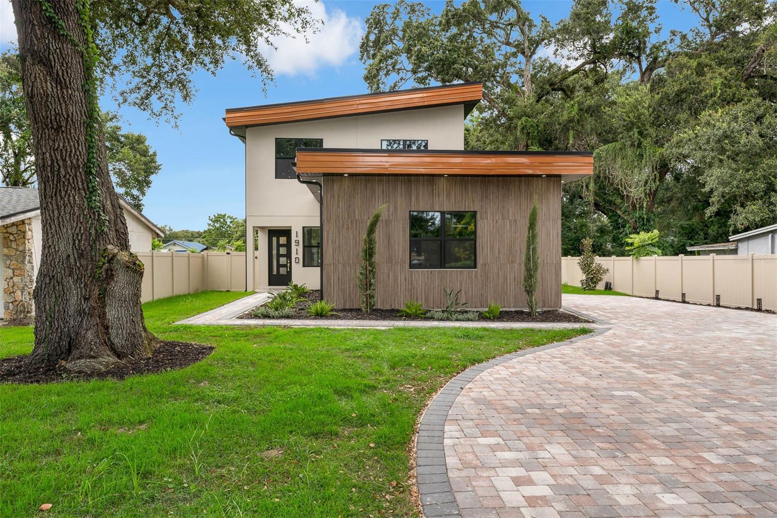 1910 Cloverlawn Ave Property Photo