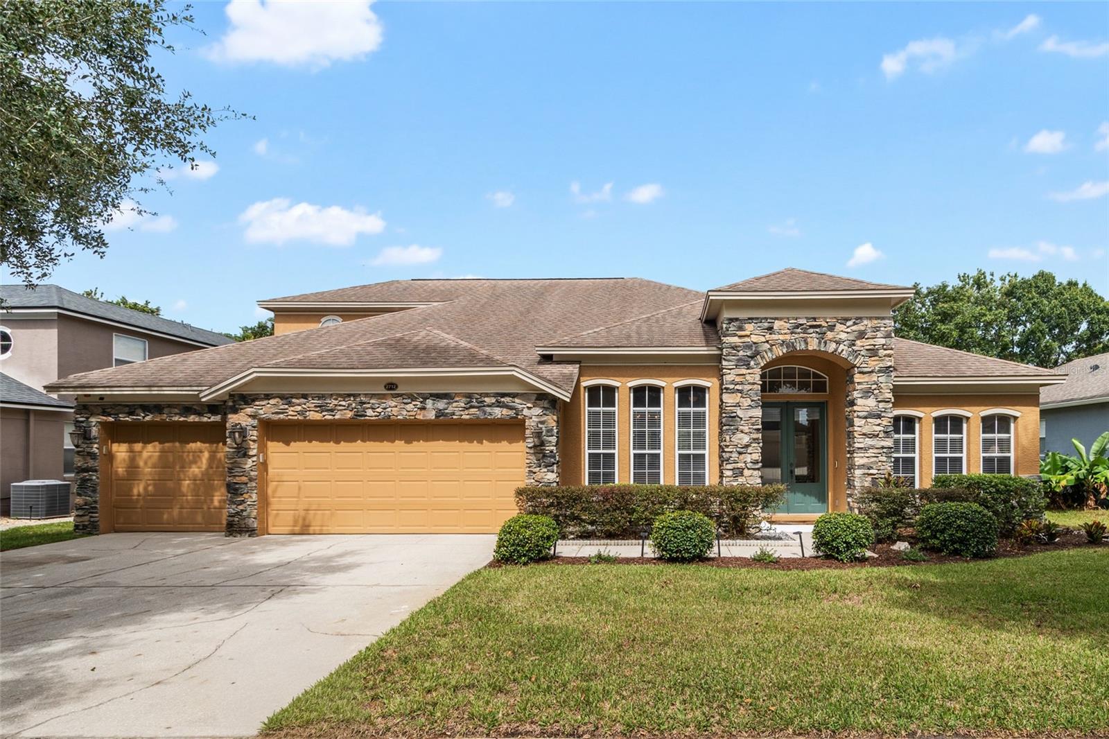 2712 ALOMA OAKS DR Property Photo 1