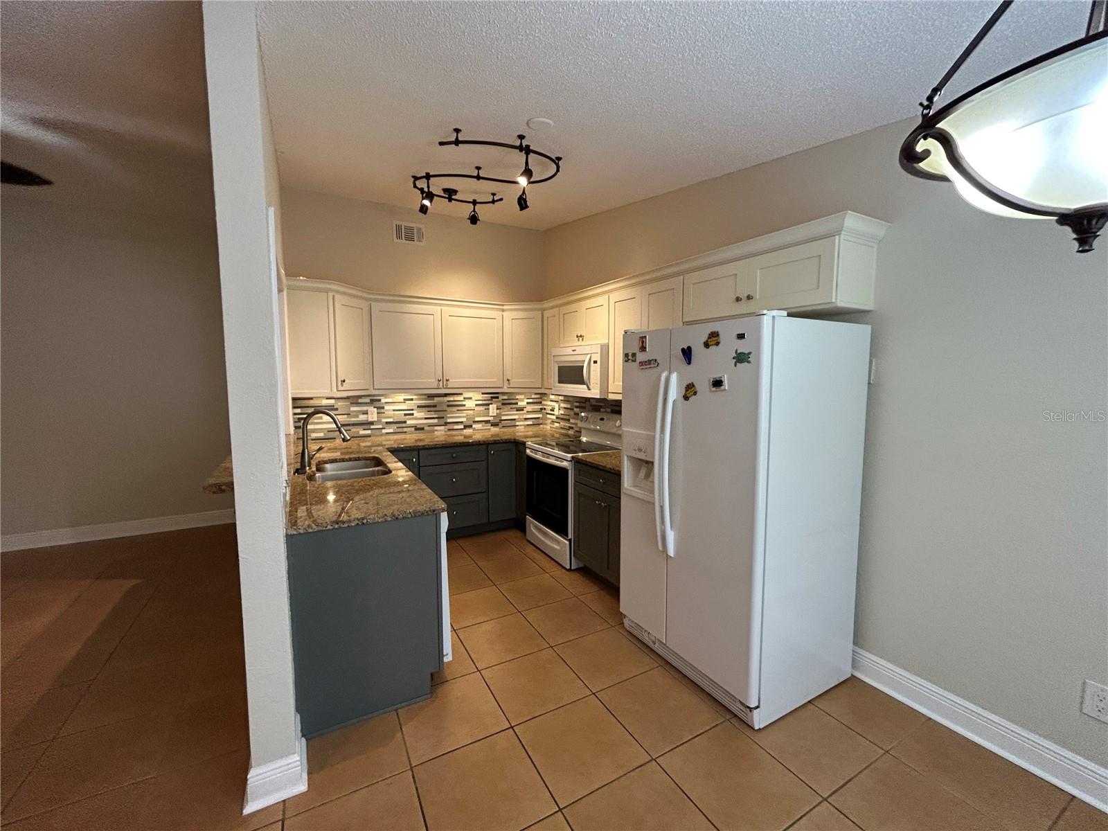 O6444527 Property Photo 2