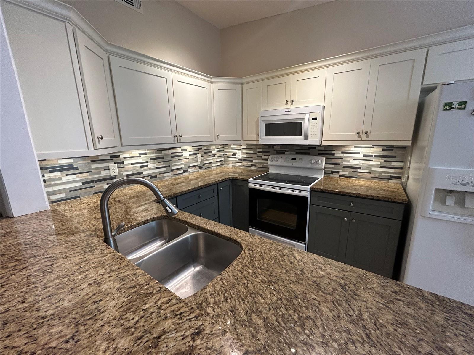 O6444527 Property Photo 3