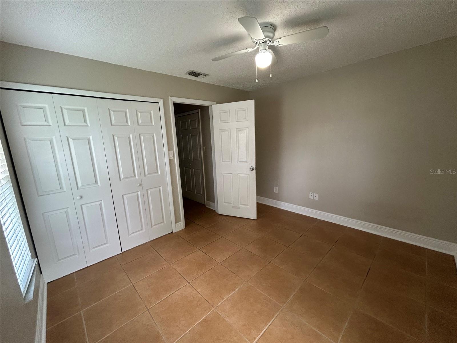 O6444527 Property Photo 6