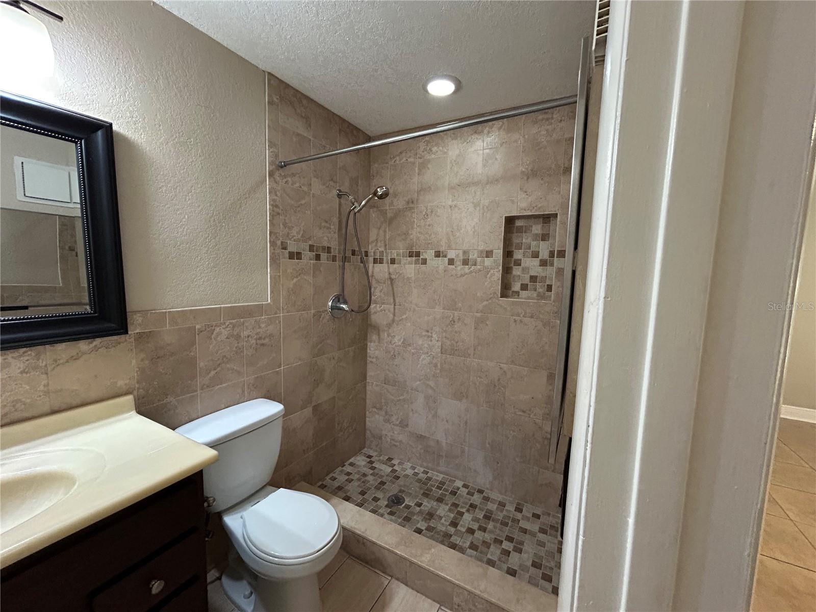 O6444527 Property Photo 8